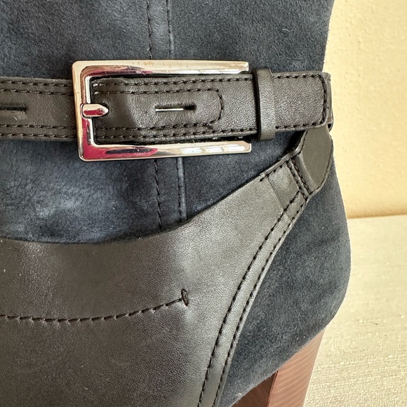 Clarks Kacia Garnet Navy Blue Suede/Leather Mid Height Heeled Boots Women’s 9M - Picture 7 of 11